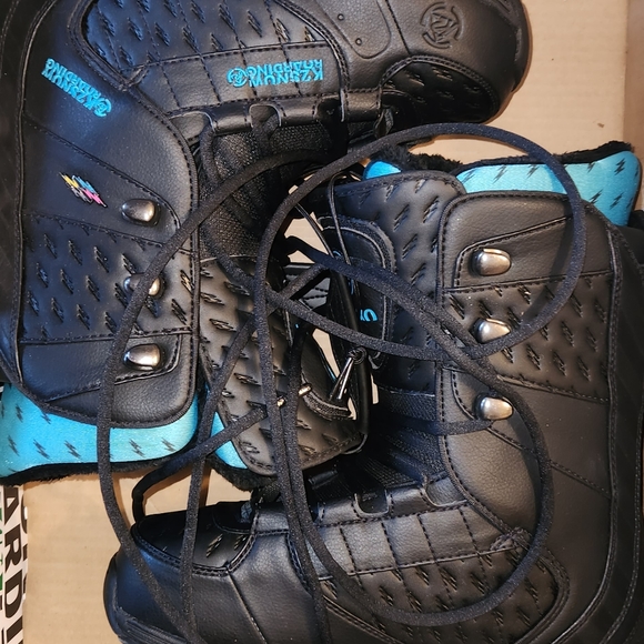 New in box ski boots - Picture 4 of 5